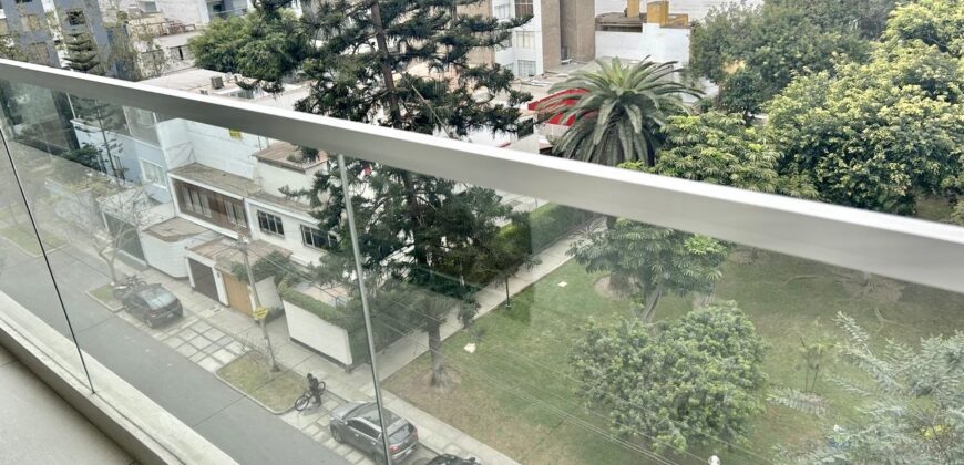 Se vende moderno Penthpuse frente a parque con terraza en Lord Cochrane